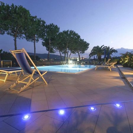 Il Porto Trilocale Nr.7 Appartement Porto Azzurro Buitenkant foto